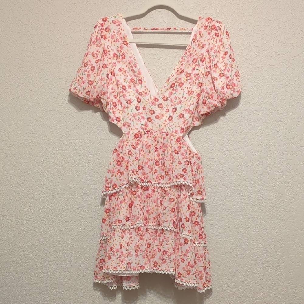 Ever New pink floral v neck tiered mini dress cut out detail - Picture 5 of 14